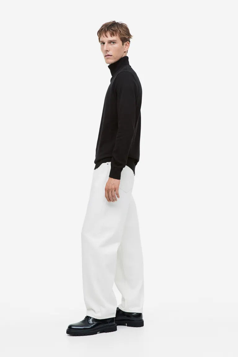 Slim Fit Fine-knit Turtleneck Sweater - الصورة 2